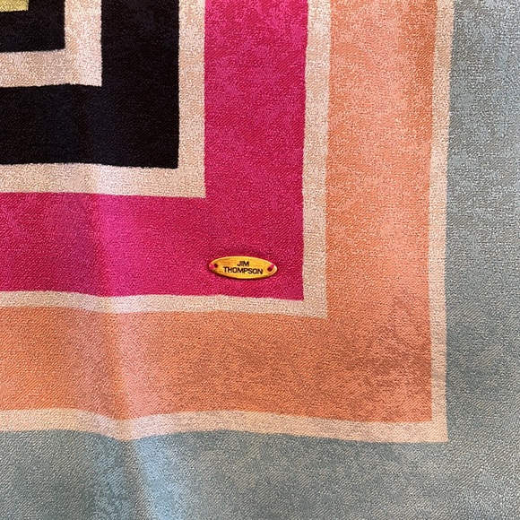 Gorgeous NWT Jim Thompson silk scarf.  ~22” square. - Picture 3 of 5